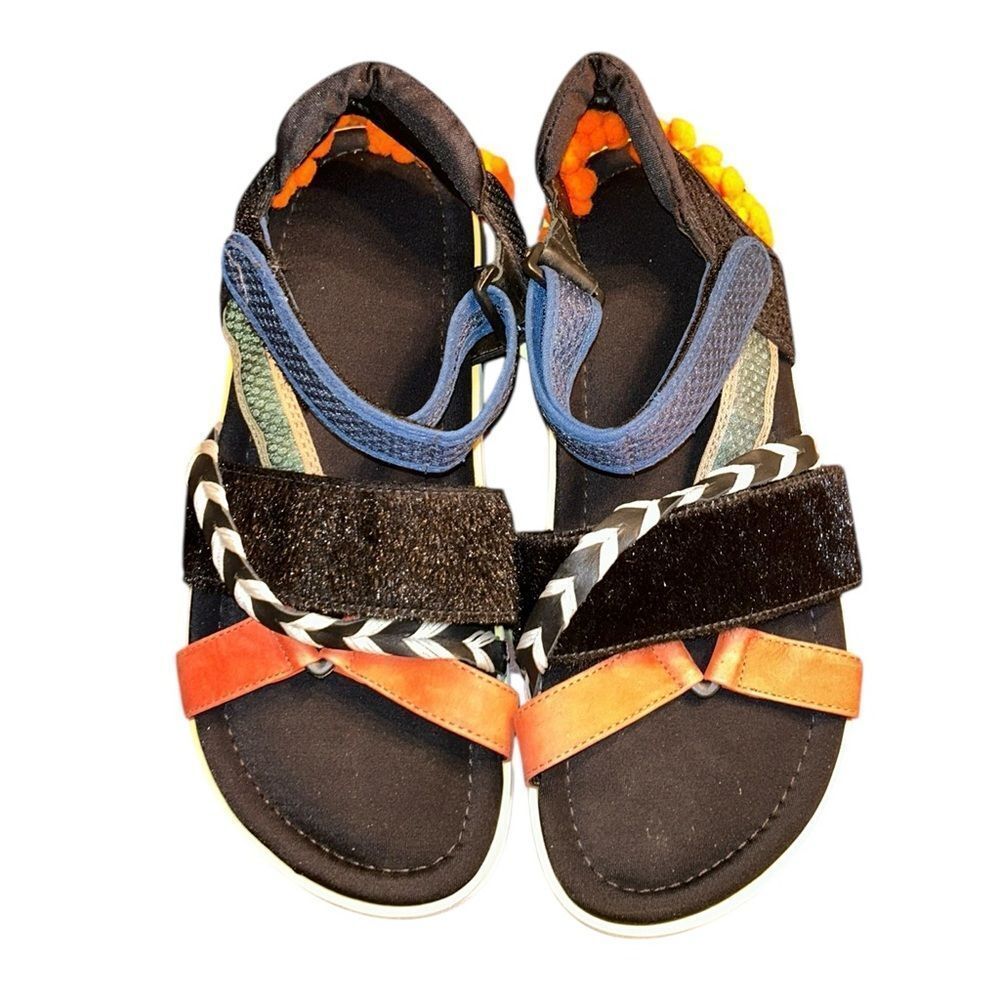 Farm Rio Mixed Material Strappy Sandal.(Size 8) - Picture 2 of 5